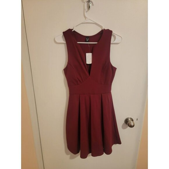 Windsor Dresses & Skirts - Windsor NWT Fit and Flare Dress Juniors Size Medium Burgundy Pull On Msrp $35